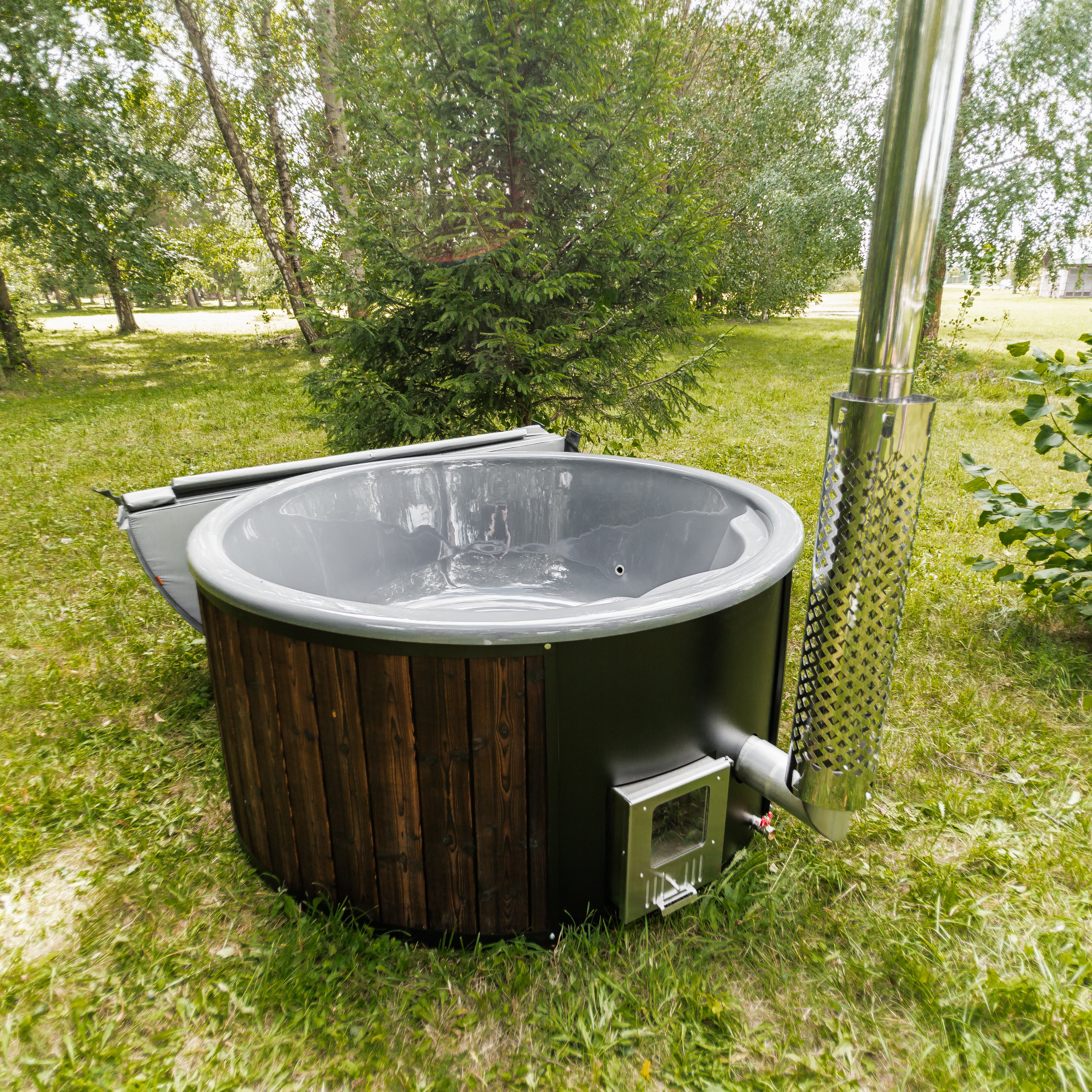 The Mande Spa USA MWT4 Wood-Fired Hot Tub
