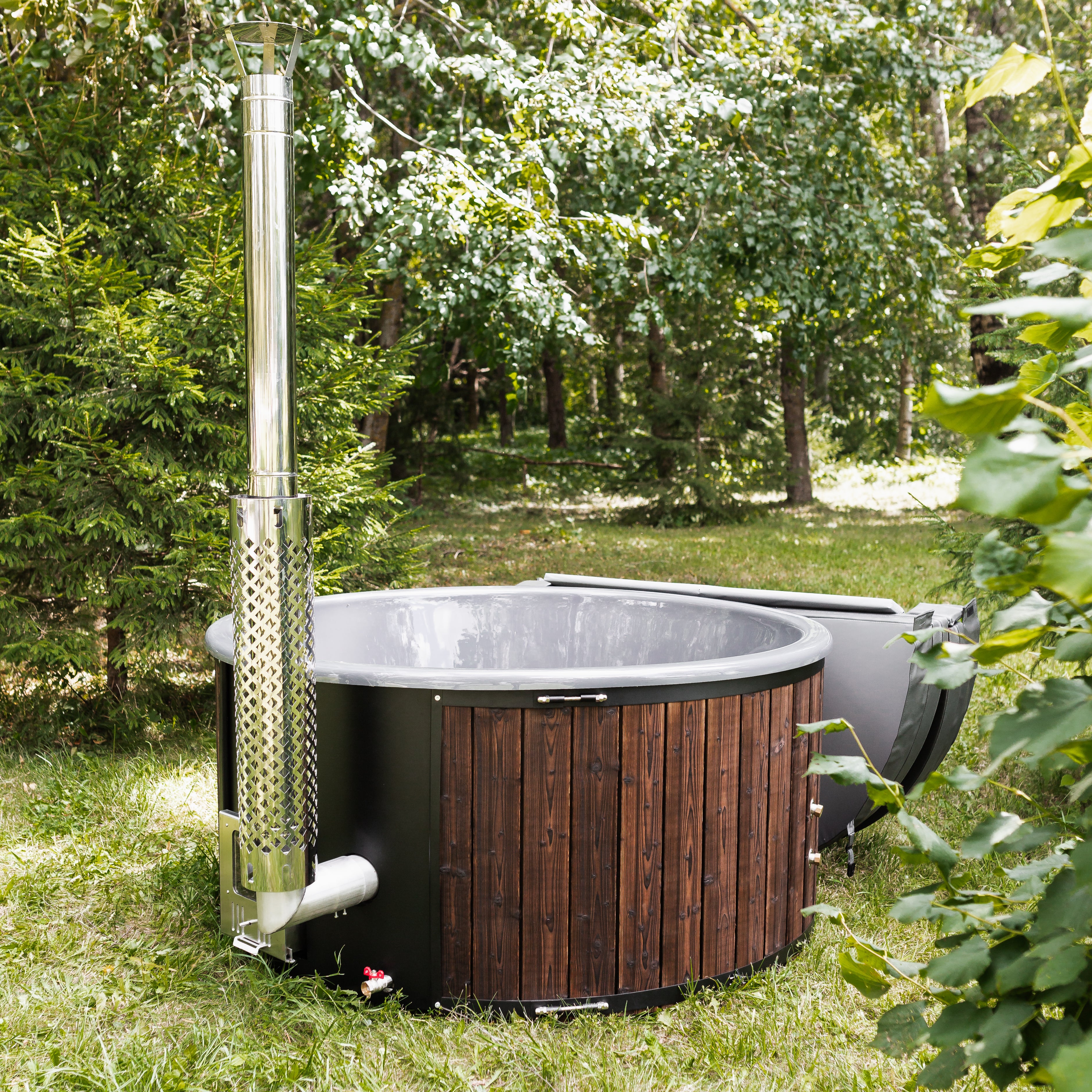 The Mande Spa USA MWT4 Wood-Fired Hot Tub