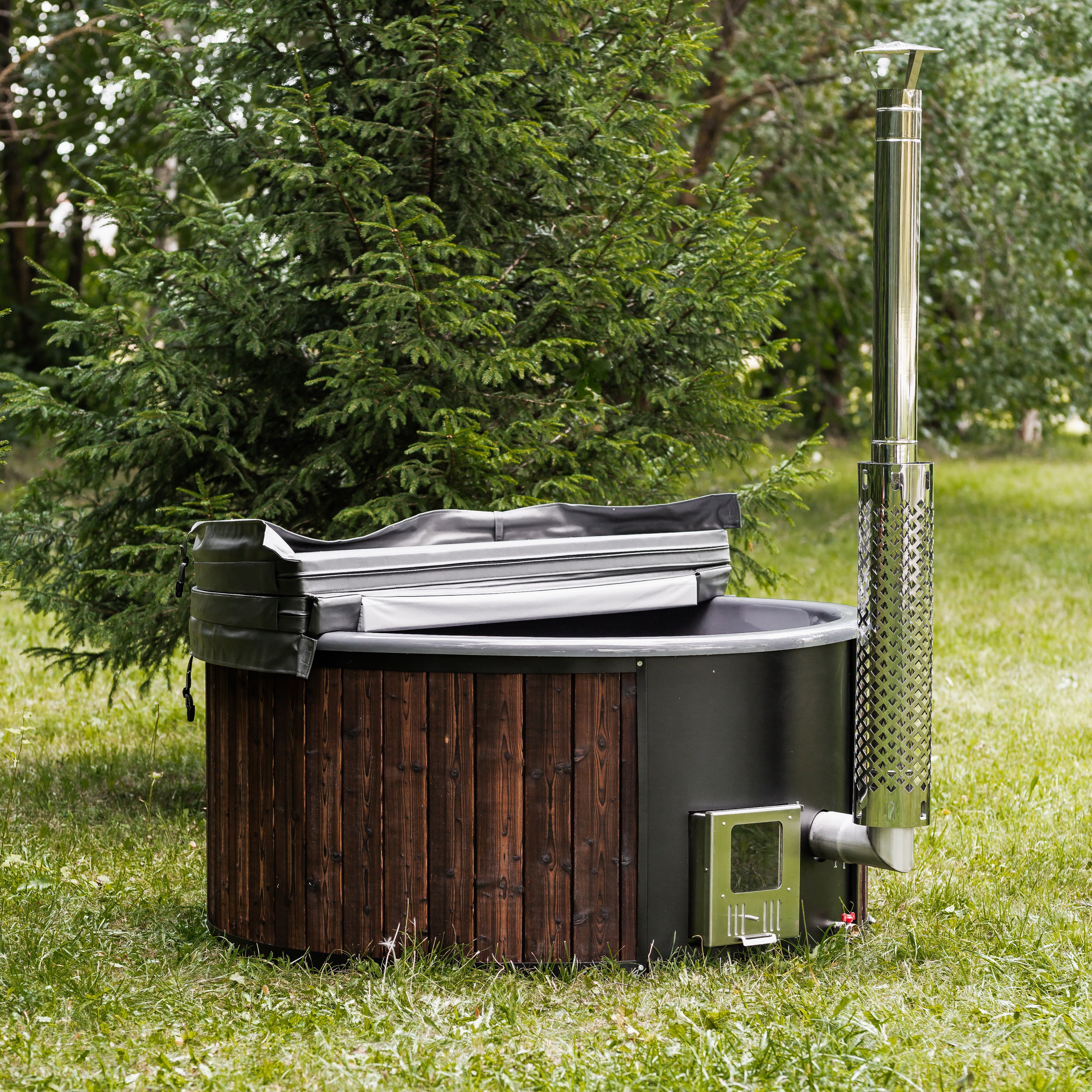 The Mande Spa USA MWT4 Wood-Fired Hot Tub