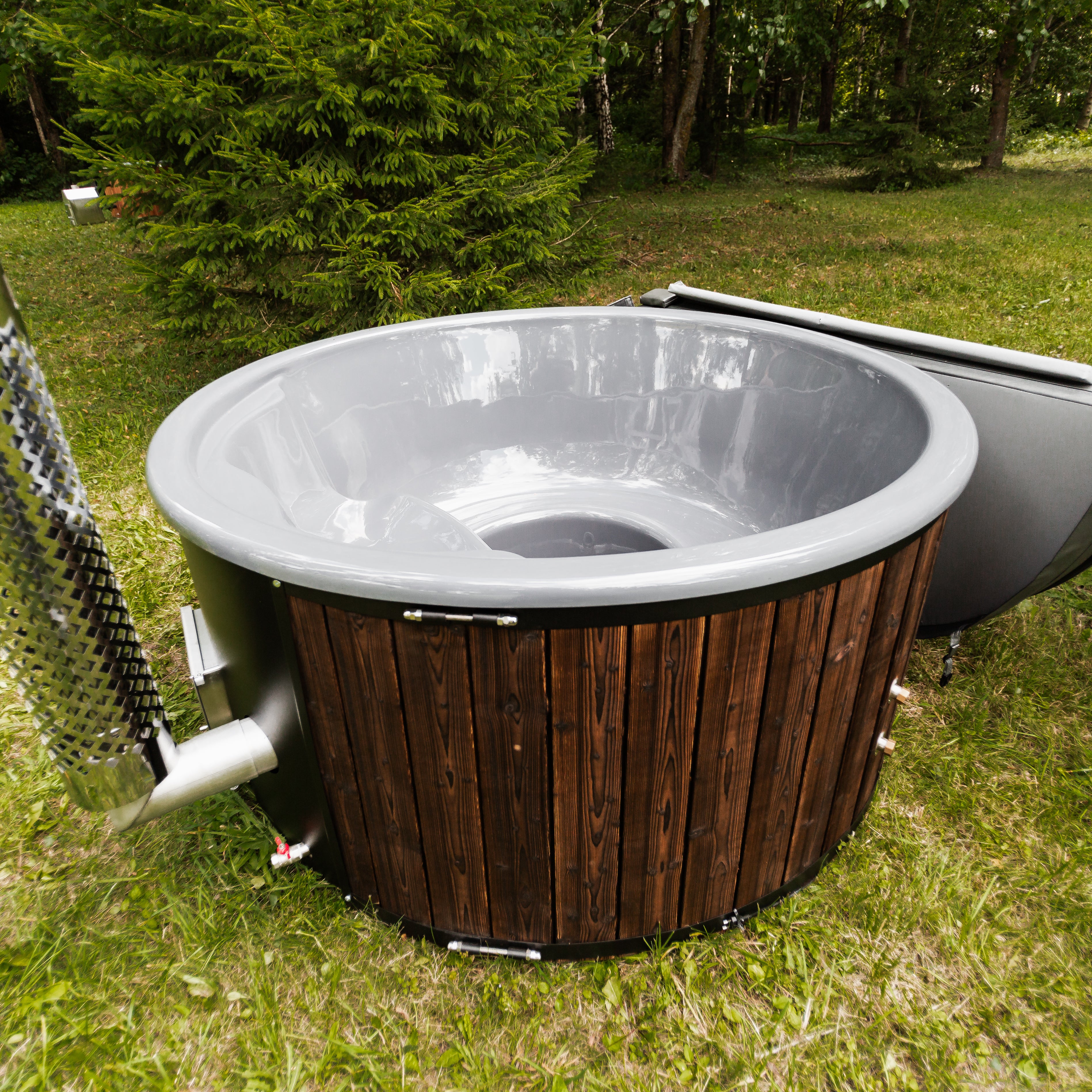 The Mande Spa USA MWT4 Wood-Fired Hot Tub