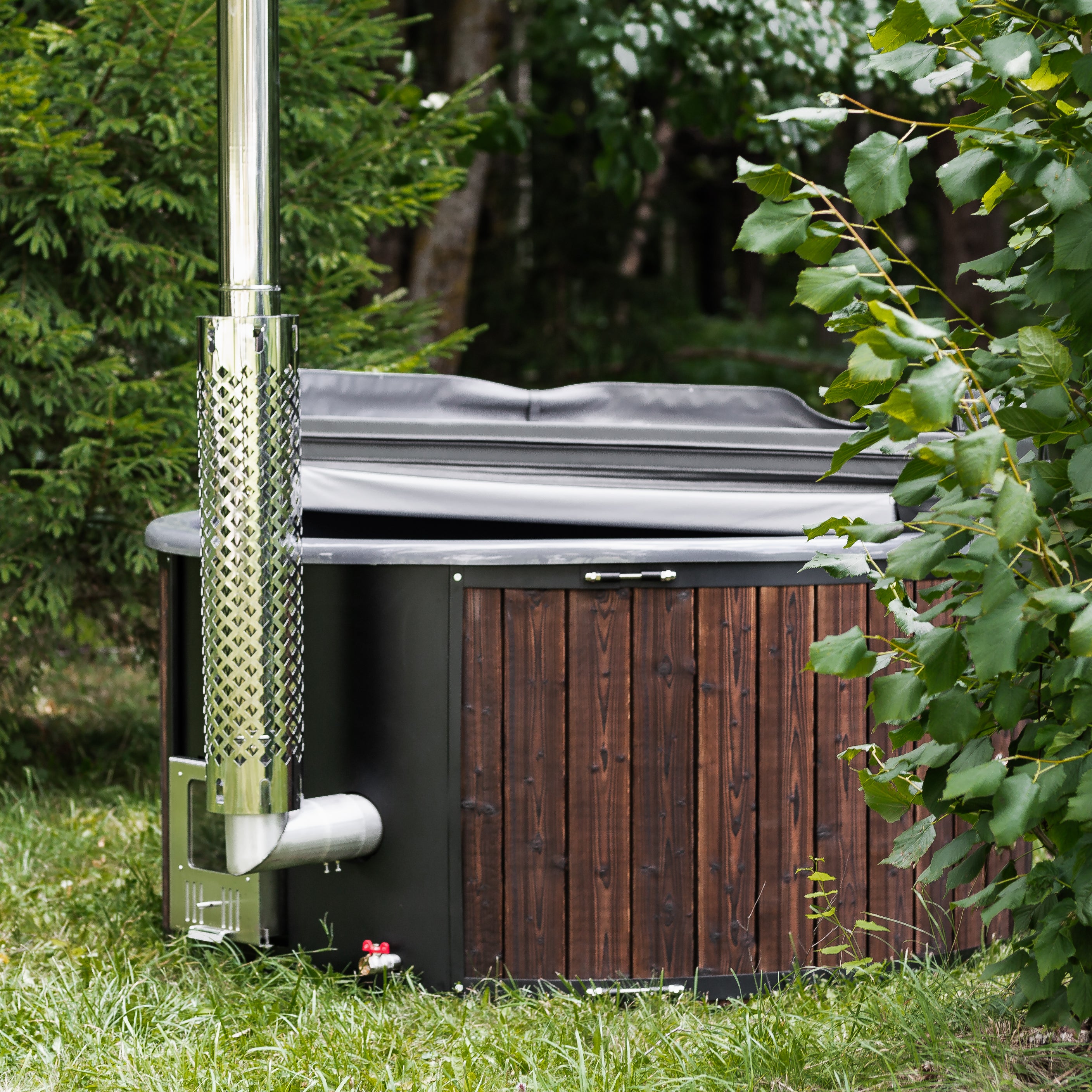 The Mande Spa USA MWT4 Wood-Fired Hot Tub