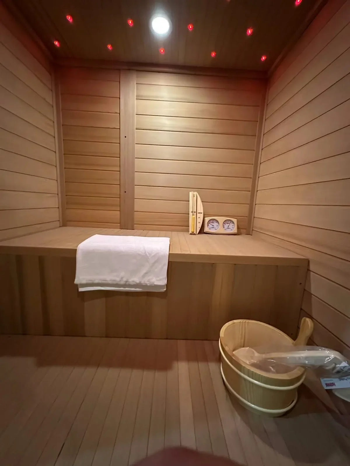 4-6 Person Luxury High-End Black Square Outdoor Sauna (luxury outdoor sauna)